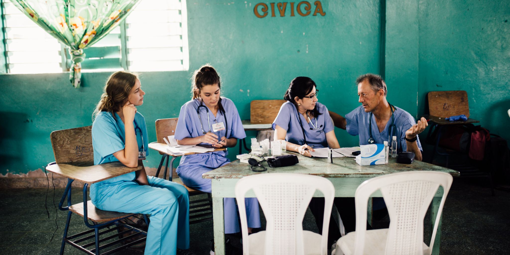 Pre-Med Volunteering Abroad: Pros, Cons, & 5 Trips To Choose From
